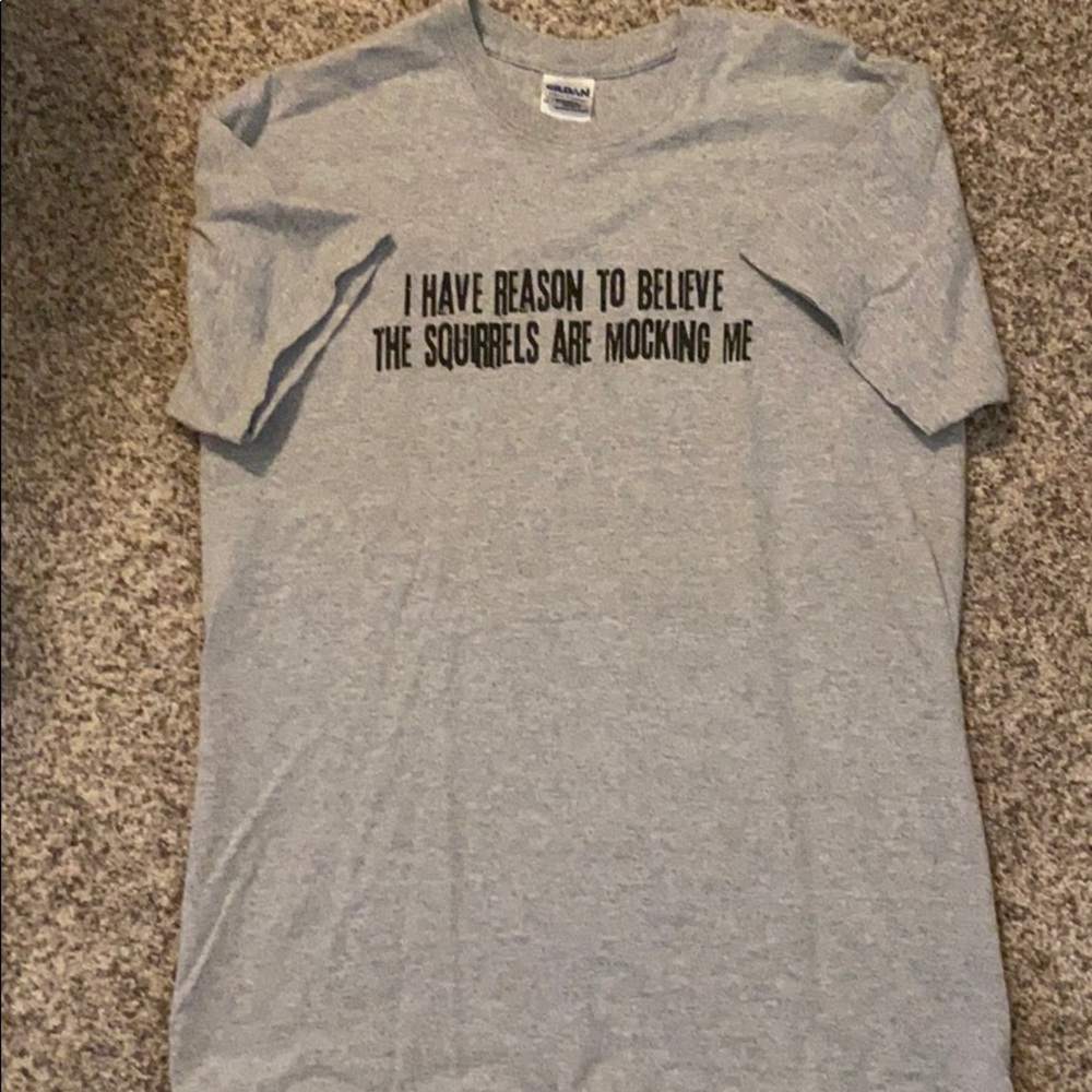 Gildan graphic tee shirt